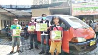 YBM PLN dan IZI Bagikan Paket Ramadhan untuk Supir Angkot