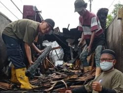 Relawan Pandanaran Bantu Korban Kebakaran di Bulustalan Semarang