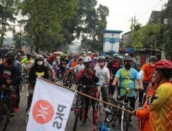 Semarak! Ratusan Warga Ikuti Gowes PKS Sidomukti Bareng Wawali
