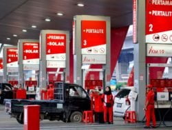 Pertamina Naikkan Harga Pertamax Jadi Rp13.700 per Liter