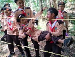 Tanamkan Nilai-Nilai Satya dan Darma Pramuka, SMPIT Nidaul Hikmah Salatiga Selenggarakan Pelatihan Kemah