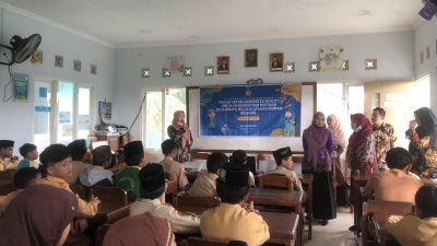 Pelatihan AR siswa MI Al Rosyad