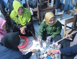 Gandeng LRC-KJHAM, Mahasiswa PPG UPGRIS Gelar Pelatihan Ecobrick