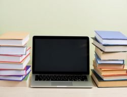 Momen Hardiknas, Pakar Ingatkan Perlunya Perbaikan Literasi Digital Masyarakat
