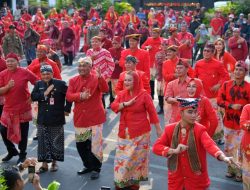Gayeng, Belasan Ribu Masyarakat Joged Gaya Semarangan Saat HUT Kota Semarang ke-476
