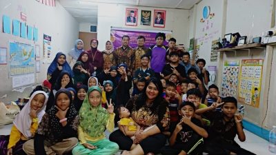 Tim Dosen FMIPA UNNES Latih Praktikum Sains untuk Anak-anak Migran Indonesia di Malaysia