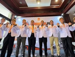 Pengurus PKS Jateng Pakai Blangkon, Komitmen Perkuat Kebudayaan Lokal
