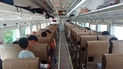 Banjir Lumpuhkan Jalur Utama, Belasan Kereta di Semarang Dibatalkan dan Dialihkan Rute