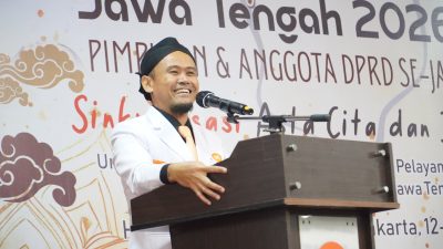 Ketua DPW PKS Jawa Tengah Hadi Santoso memberikan arahan strategi PKS papan atas di hadapan anggota legislatif PKS Jawa Tengah dalam acara Bimtek di Yogyakarta.