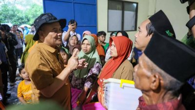 Ahmad Luthfi Gubernur Jateng meninjau rencana lokasi relokasi lahan Perhutani Jateng untuk 900 rumah korban tanah gerak di Tegal dan sekitarnya.