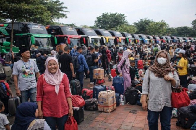 uatkan narasi meta deksripsi teks alt, judul, keterangan dan deskripsi, dari gambar yang saya lampirkan sebagai pelengkap berita ini, untuk disikan dalam kolom CMS di dashboard Wordpress website. PROMPTING CAPTON WA BROADCAST Buatlah 5 opsi caption wa broadcast yang menarik perhatian, ringkas, easy to share dan berpotensi viral.