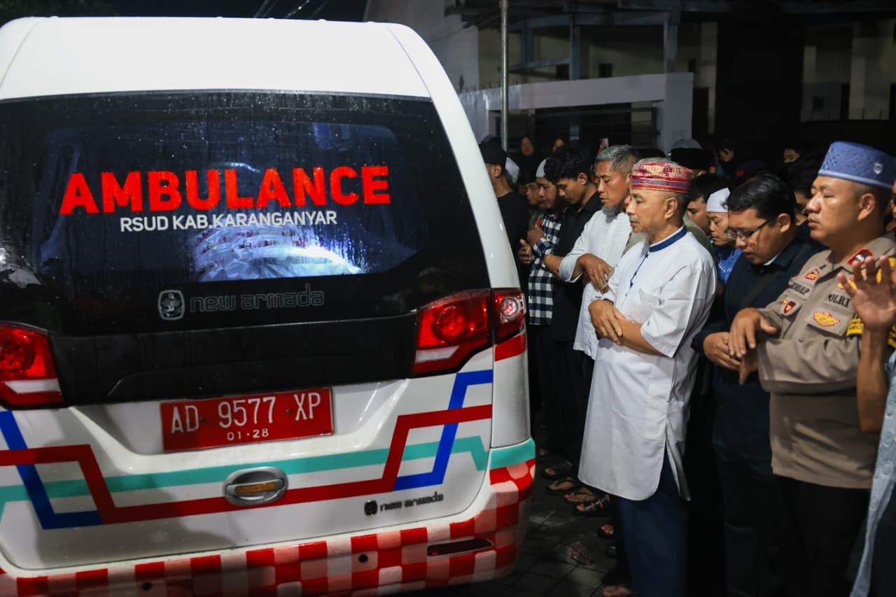 Tim SAR gabungan melakukan proses evakuasi di jalur Beruk setelah Pendaki Bukit Mongkrang ditemukan meninggal dunia oleh Wanadri.