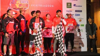 Ribuan peserta memadati garis start Kiky Run 2026 di Pura Mangkunegaran Solo, Jawa Tengah. (Fungsi: Menjelaskan isi gambar ke Google untuk keperluan SEO).