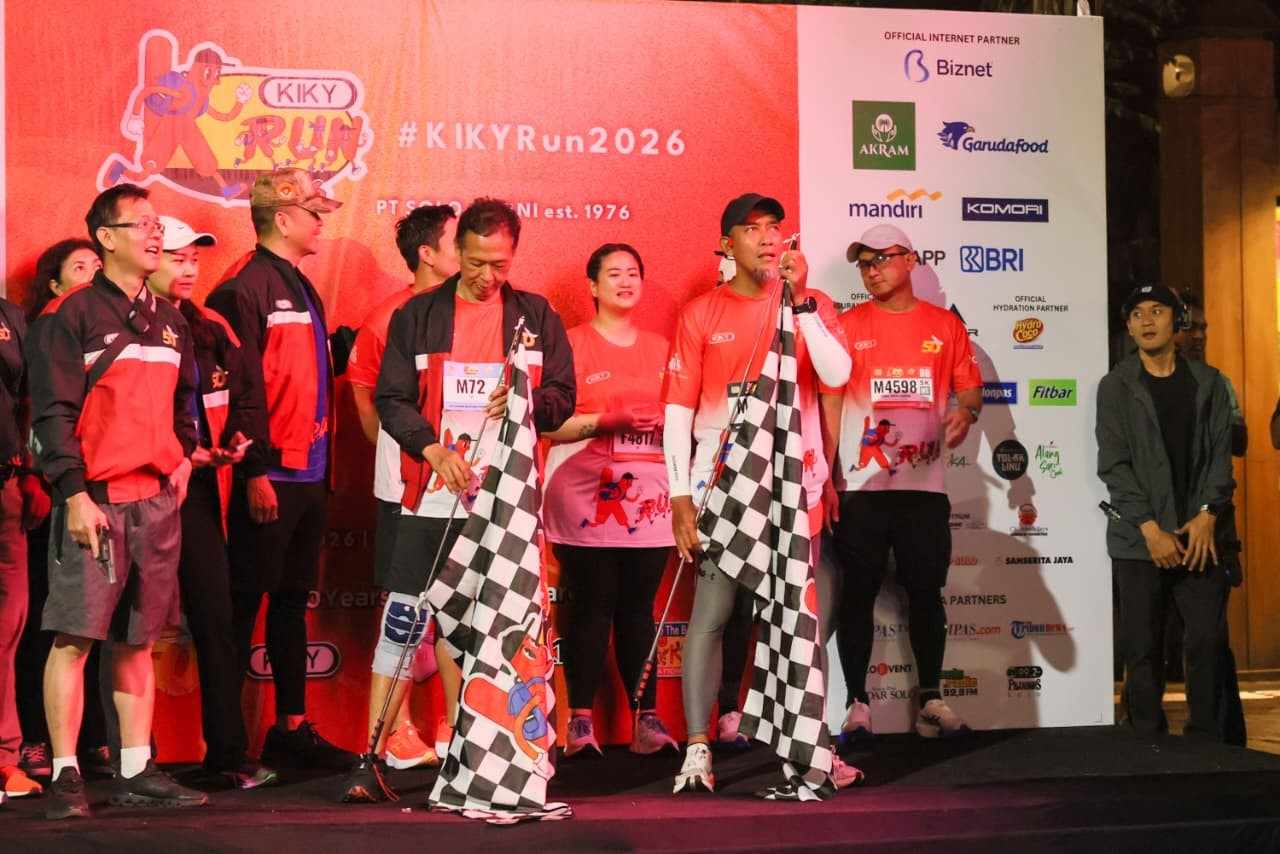 Ribuan peserta memadati garis start Kiky Run 2026 di Pura Mangkunegaran Solo, Jawa Tengah. (Fungsi: Menjelaskan isi gambar ke Google untuk keperluan SEO).