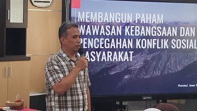 Wakil Ketua DPRD Jateng Setya Ari Nugroho saat memberikan paparan mengenai revisi Perda Garis Sempadan di Solo.