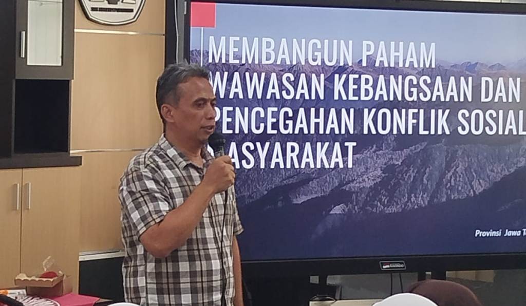 Wakil Ketua DPRD Jateng Setya Ari Nugroho saat memberikan paparan mengenai revisi Perda Garis Sempadan di Solo.