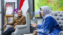 Panel surya Pembangkit Listrik Tenaga Surya PLTS Karimunjawa untuk energi bersih dan air bersih.