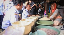 Gubernur Ahmad Luthfi meninjau harga cabai dan stok pangan di Pasar Gondang Sragen untuk program Pasar Murah Jawa Tengah 2026.