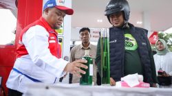 Taj Yasin Maimoen naik Vespa tinjau ketersediaan stok BBM Lebaran 2026 di SPBU Semarang