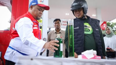 Taj Yasin Maimoen naik Vespa tinjau ketersediaan stok BBM Lebaran 2026 di SPBU Semarang