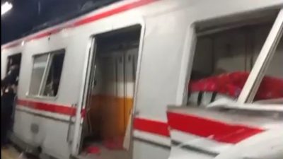 Kondisi gerbong KRL dan KA Argo Bromo Anggrek yang ringsek parah akibat tabrakan di Stasiun Bekasi Timur.