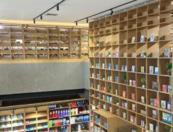 Menemukan Kembali Diri dan Kemanusiaan di Sela Rak Buku: Suatu Sore di Gramedia Jalma Pandanaran