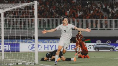 Aksi Mitchell Baker Cetak Gol ke Gawang Kamboja