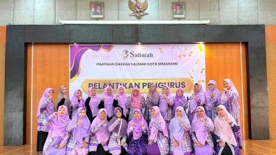 Foto bersama pengurus PD Salimah Kota Semarang dan 9 Pimpinan Cabang usai pelantikan di Aula Kecamatan Tembalang.