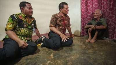 Gubernur Jateng Ahmad Luthfi menemui lansia Darmi dan Dayat di Pekalongan.