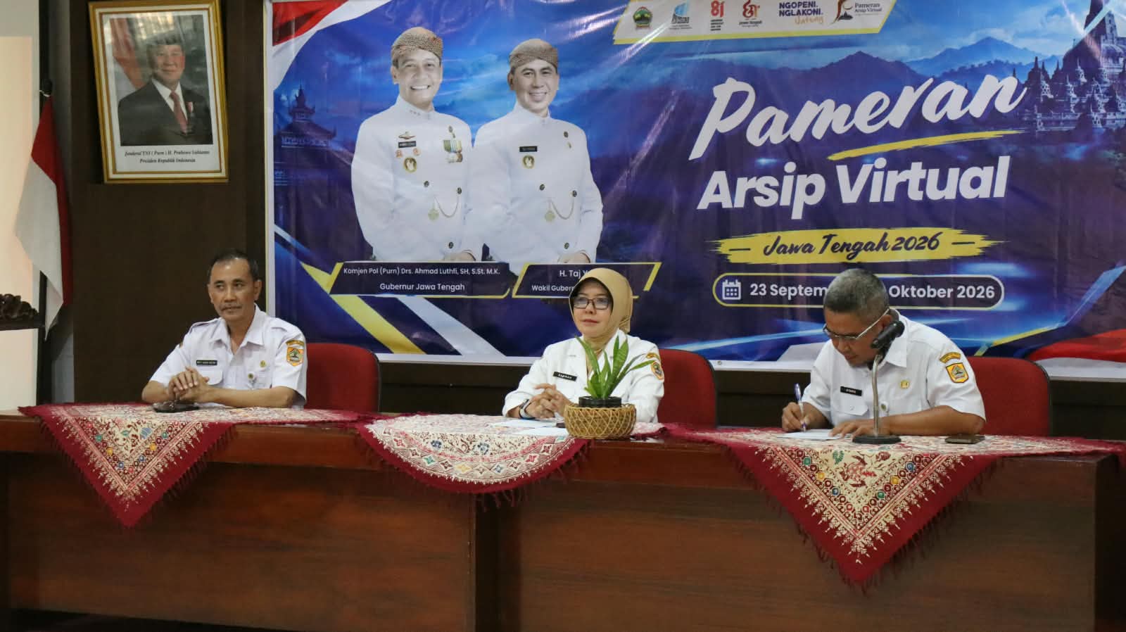 Tangkapan layar antarmuka Pameran Virtual Kearsipan Jawa Tengah 2026 dan aplikasi Diorama Virtual tiga dimensi.