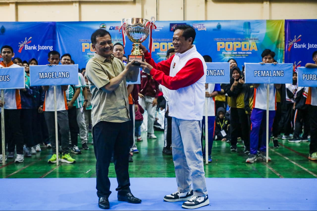 Gubernur Jawa Tengah Ahmad Luthfi saat memberikan sambutan dan membuka ajang Popda Jateng 2026 di GOR Jatidiri, Semarang.