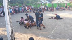 Pertunjukan kesenian Jathilan Semarang dengan atraksi ndadi.