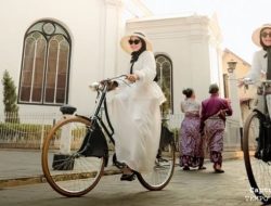 Pesona Onthel di Kota Lama Semarang: Menghidupkan Romantisme Masa Lalu di Tengah Era Modern